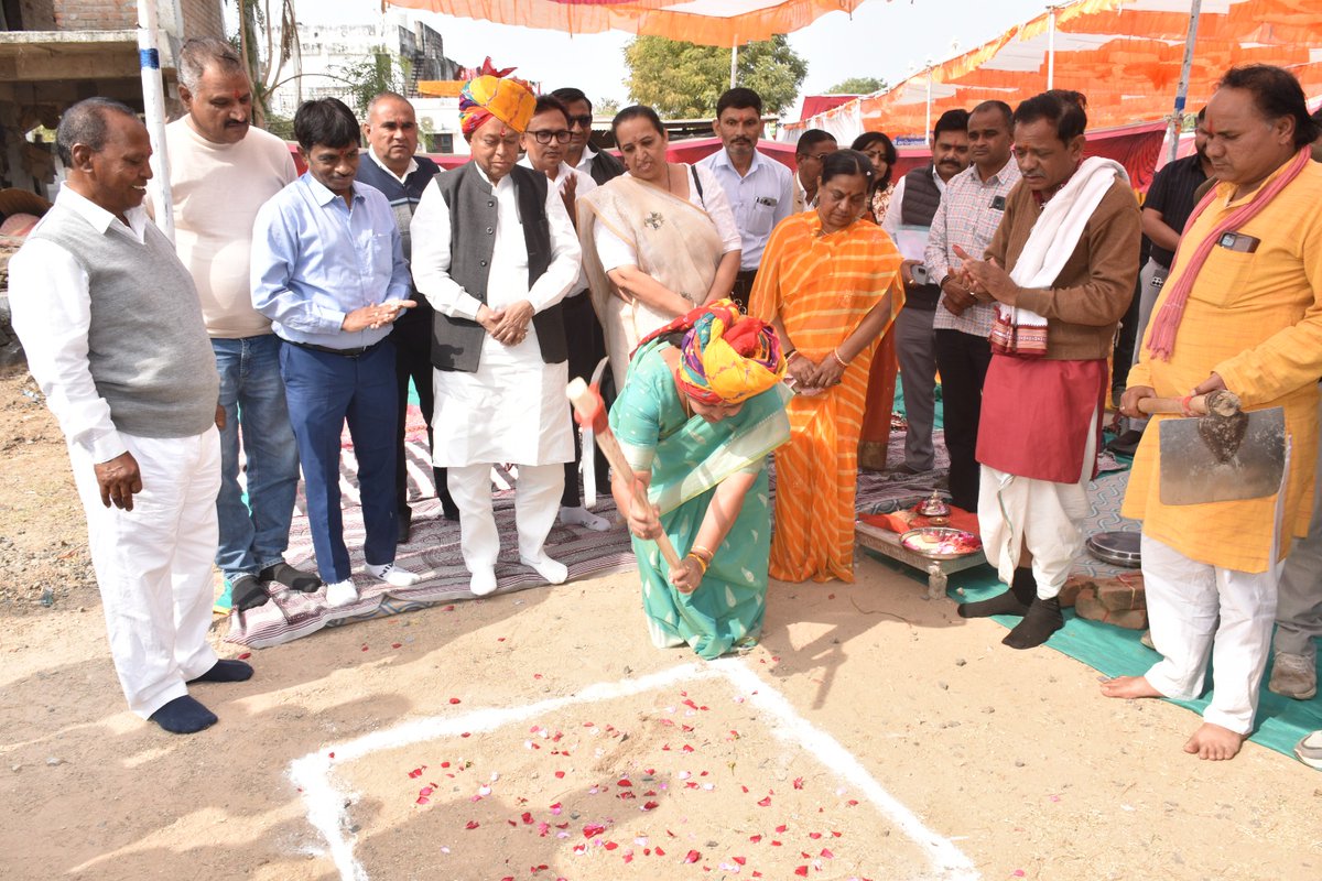 CollectorSK's tweet image. આણંદથી મુખ્યમંત્રીશ્રીએ રાજ્યવ્યાપી પ્રારંભ કરાવેલી ‘મુખ્યમંત્રી ગ્રામોત્થાન યોજના’ અંતર્ગત સાબરકાંઠામાં ૭૯ પંચાયત ભવનોનું ખાતમુહૂર્ત કરાયું
#Sabarkantha #GujaratDevelopment #GramotthanYojna #PanchayatRaj #ViksitGujarat
@CMOGuj @revenuegujarat @InfoGujarat