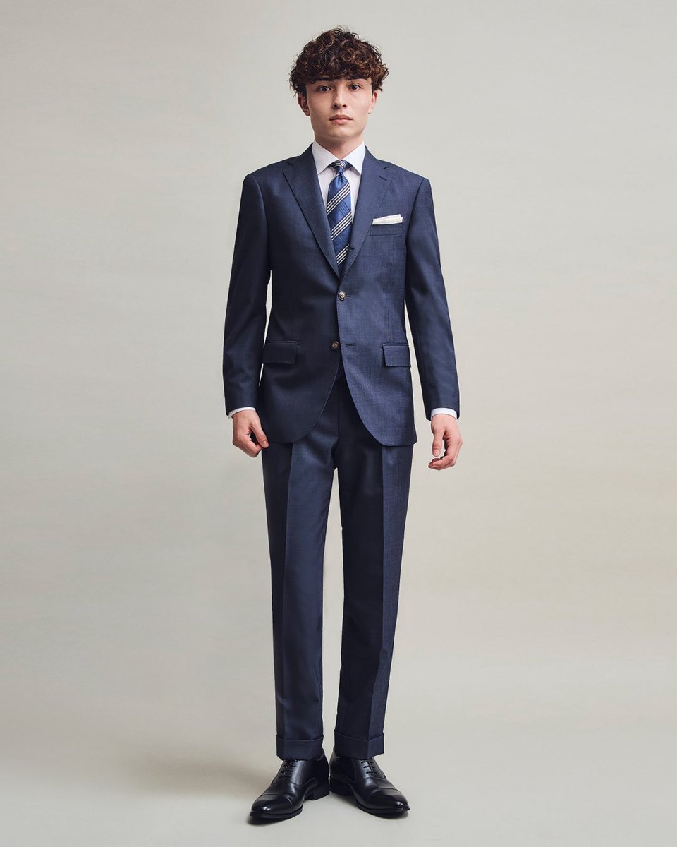 第一印象を、揺るぎない信頼に。 メリノウールの上質感に、防シワ性を