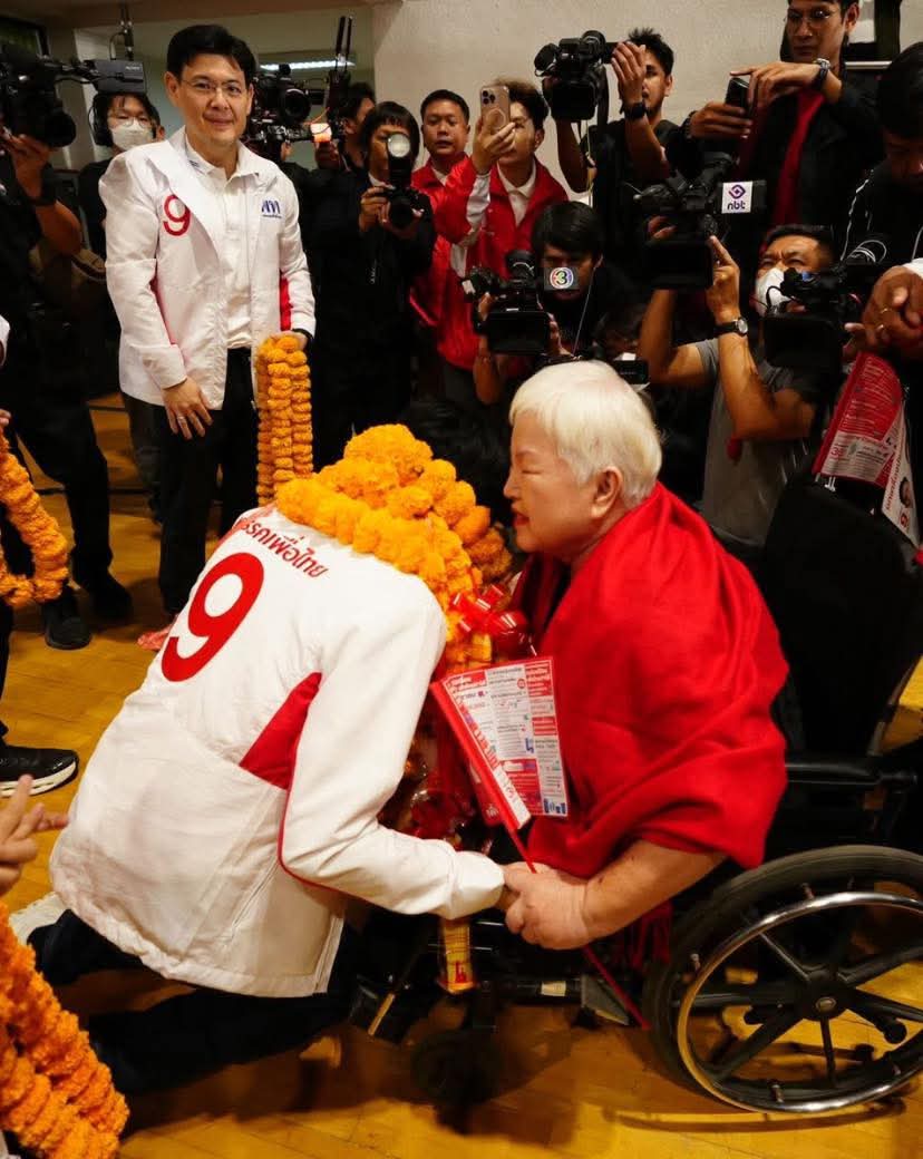 🍊ในขณะที่อินฟลูเอนเซอร์ฝั่งส้มกำลัง "ดูถูก" คนแก่ที่ยากจน

🔴แต่ #อาจารย์เชน แคนดิเดตนายกรัฐมนตรีจากพรรคเพื่อไทย กลับพยายามหาทาง "ช่วยเหลือ" ผู้สูงอายุ ผู้ด้อยโอกาสอย่างสุดหัวใจ❤

8 ก.พ.69 กาเพื่อไทย 2ใบ ไม่วอกแว่ก

#ยศชนันวงศ์สวัสดิ์
#เพื่อไทยทำได้
#เพื่อไทยเบอร์9
#เลือกตั้ง69