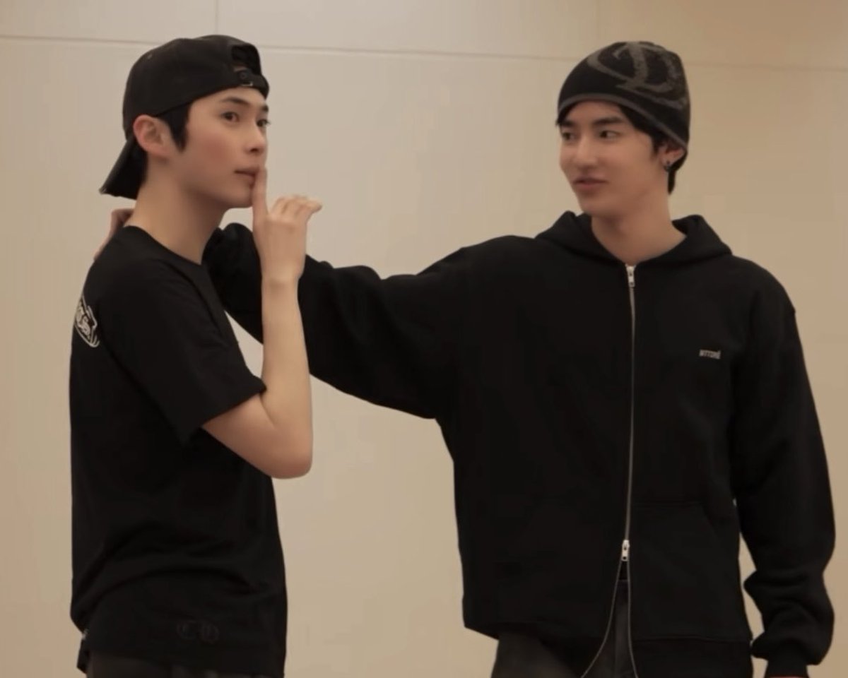 장하ꔌ 장난치고 싶어가지고 저 꿍싯대는 표정이 너무 웃겨ㅠ