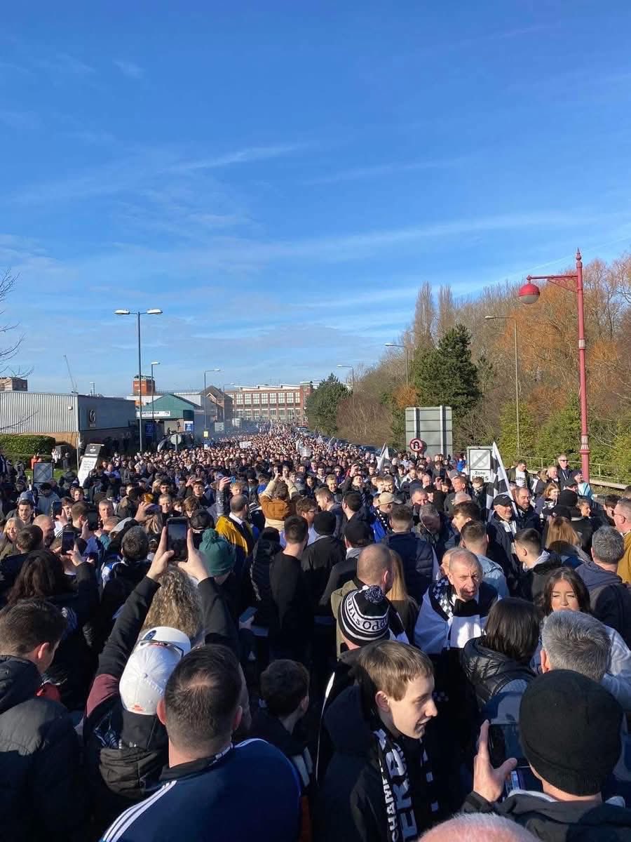 4 year ago today thousands of Derby fans marched from the City Centre to Pride Park Stadium to show the importance of keeping our football club🖤🤍🐏