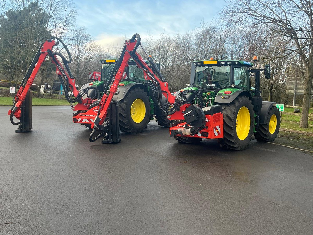 KUHN_UK's tweet photo. 🚜 Now available for demo!
Parked up at KUHN HQ and gleaming, the Multi‑Longer 7457 E‑TPAL and the new addition to the range, the Multi‑Longer 6157 E‑TPAL - ready to hit the road. 

👉️ Contact your local KUHN dealer for info or to book a demo.
#bestrongbekuhn https://t.co/u4xktr4cZI