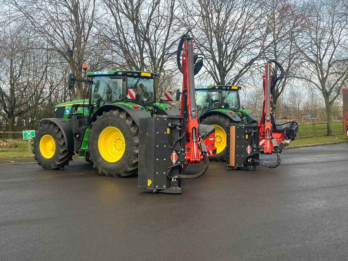 KUHN_UK's tweet photo. 🚜 Now available for demo!
Parked up at KUHN HQ and gleaming, the Multi‑Longer 7457 E‑TPAL and the new addition to the range, the Multi‑Longer 6157 E‑TPAL - ready to hit the road. 

👉️ Contact your local KUHN dealer for info or to book a demo.
#bestrongbekuhn https://t.co/u4xktr4cZI