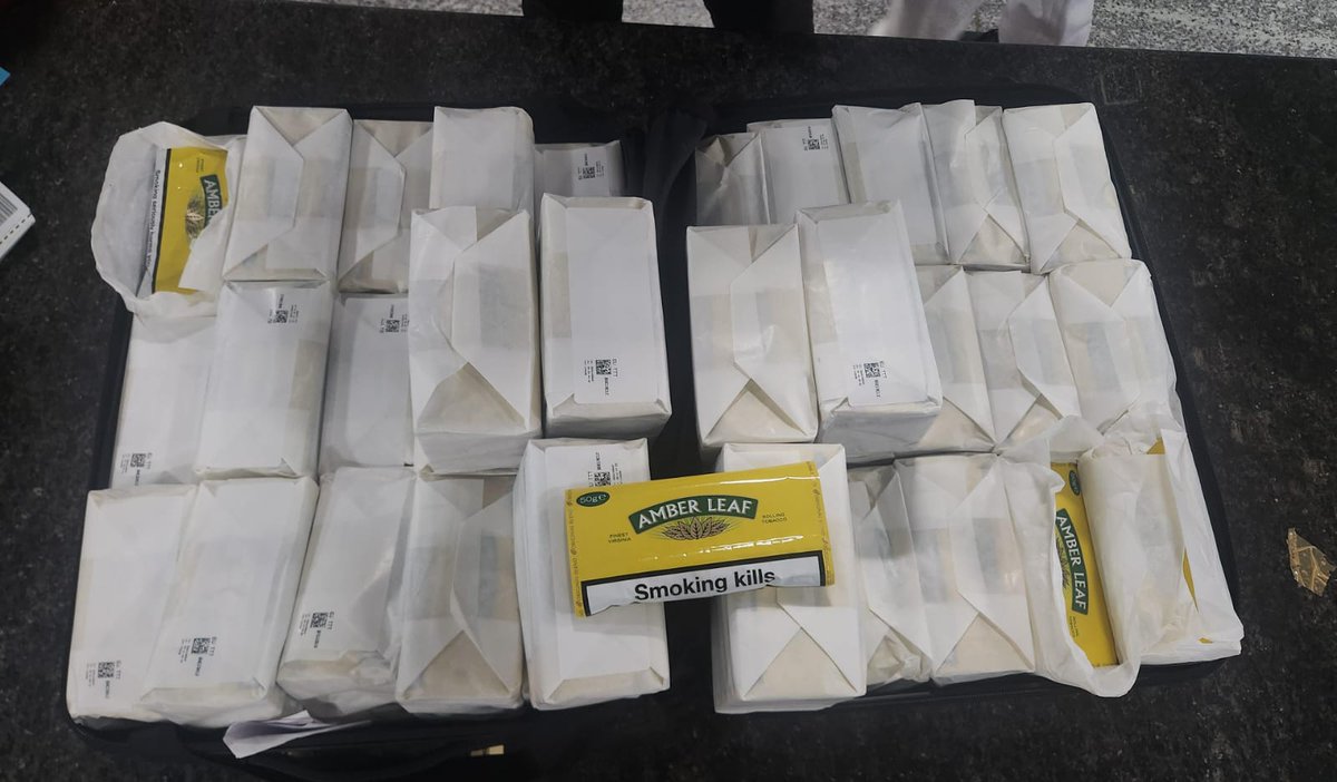 cgstcustvm's tweet photo. Customs Thiruvananthapuram Zone foiled 5 smuggling attempts this week. Seizing Drugs worth ₹2 Cr, Electronics worth ₹4.5 L, Cigarettes worth ₹4.84 L and E-cigarettes worth ₹0.66 L.

#IndianCustomsAtWork
@cbic_india
@PIB_India https://t.co/DfMAgYJEyZ