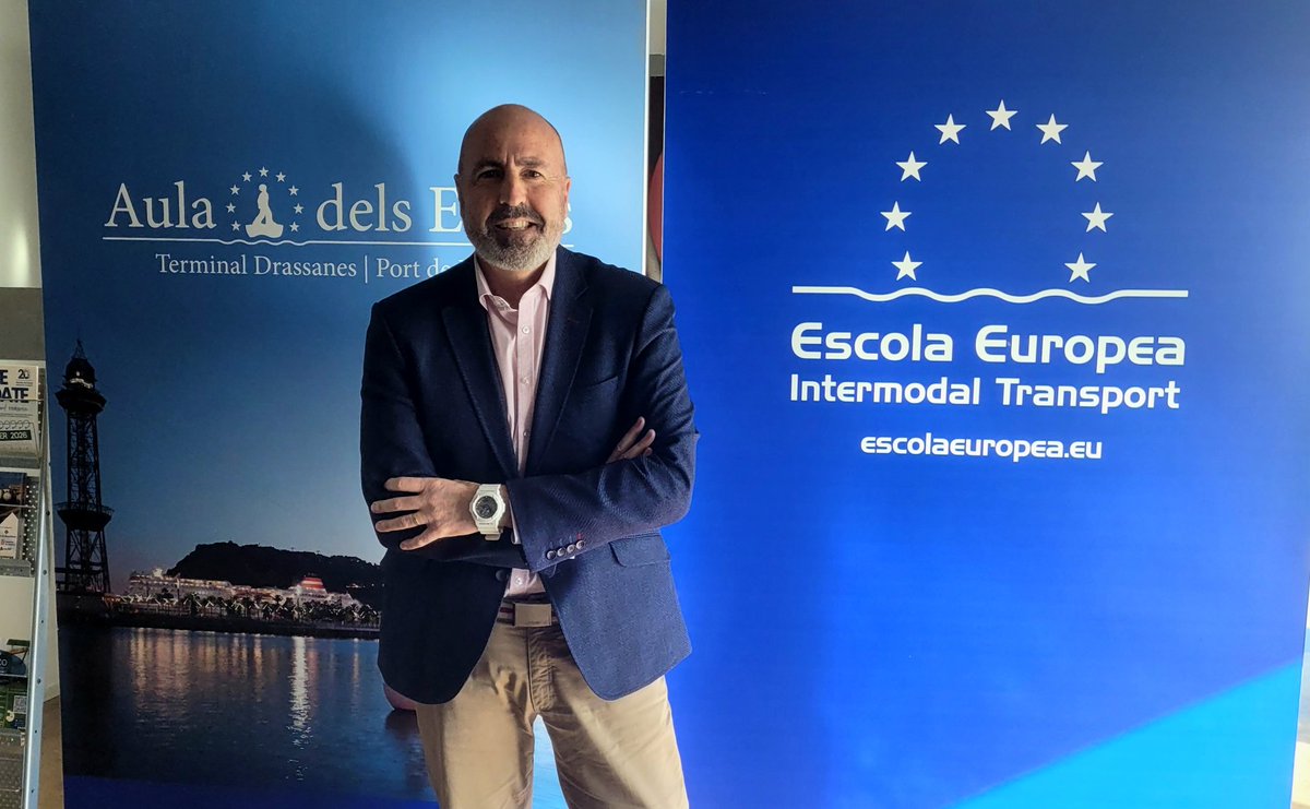 antoni_ruiz_'s tweet photo. Hoy en el I Forum "Talent Professional" de Talqual, con Juanjo Torres y @fabianmohedano.
Reflexión necesaria sobre cualificación y mercado de trabajo:
👉 doble demanda, doble oportunidad.
La FP y la FP Dual, más necesarias que nunca.
#TalentProfessional #FP #FPDual #Empleo https://t.co/3t3E1rvVLS