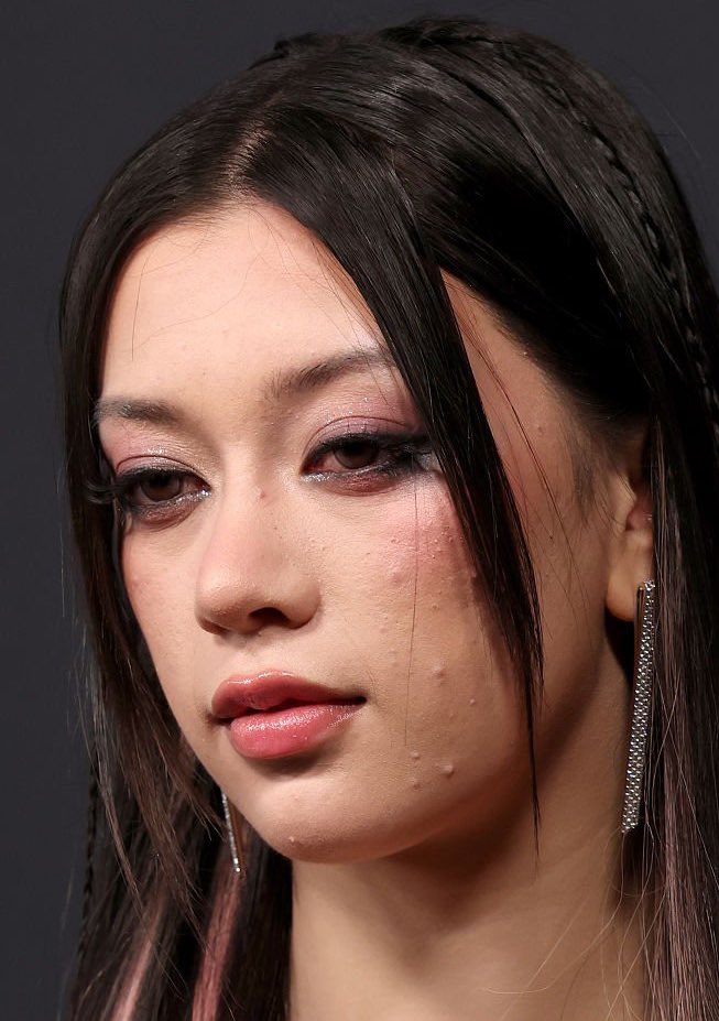 manonscookie's tweet image. her fans mock Jennie every day like a hobby btw but their idol looks like this?