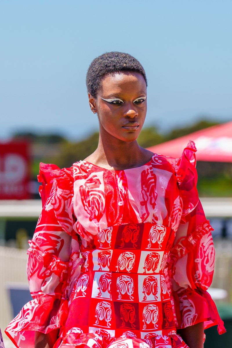 SABC3's tweet photo. Fashion comes alive at the WSB Cape Town Met.
Where bold style meets legendary racing.
๐
Sat, 31 Jan | โฐ13:00
๐บ SABC 3
๐ป Stream on https://t.co/GkI86IWPh7
#CapeMet #SABCSport #WSBCapeMet #JoinThePassion https://t.co/WBJH4BJHey