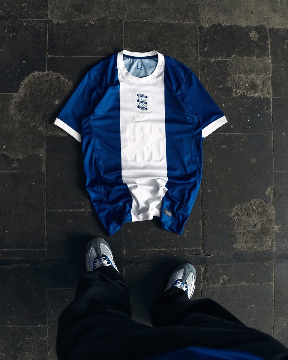 _PointDePenalty's tweet photo. Le nouveau maillot Birmingham City pour les 150 ans du club il est bien frais https://t.co/tkcTWdW7A3
