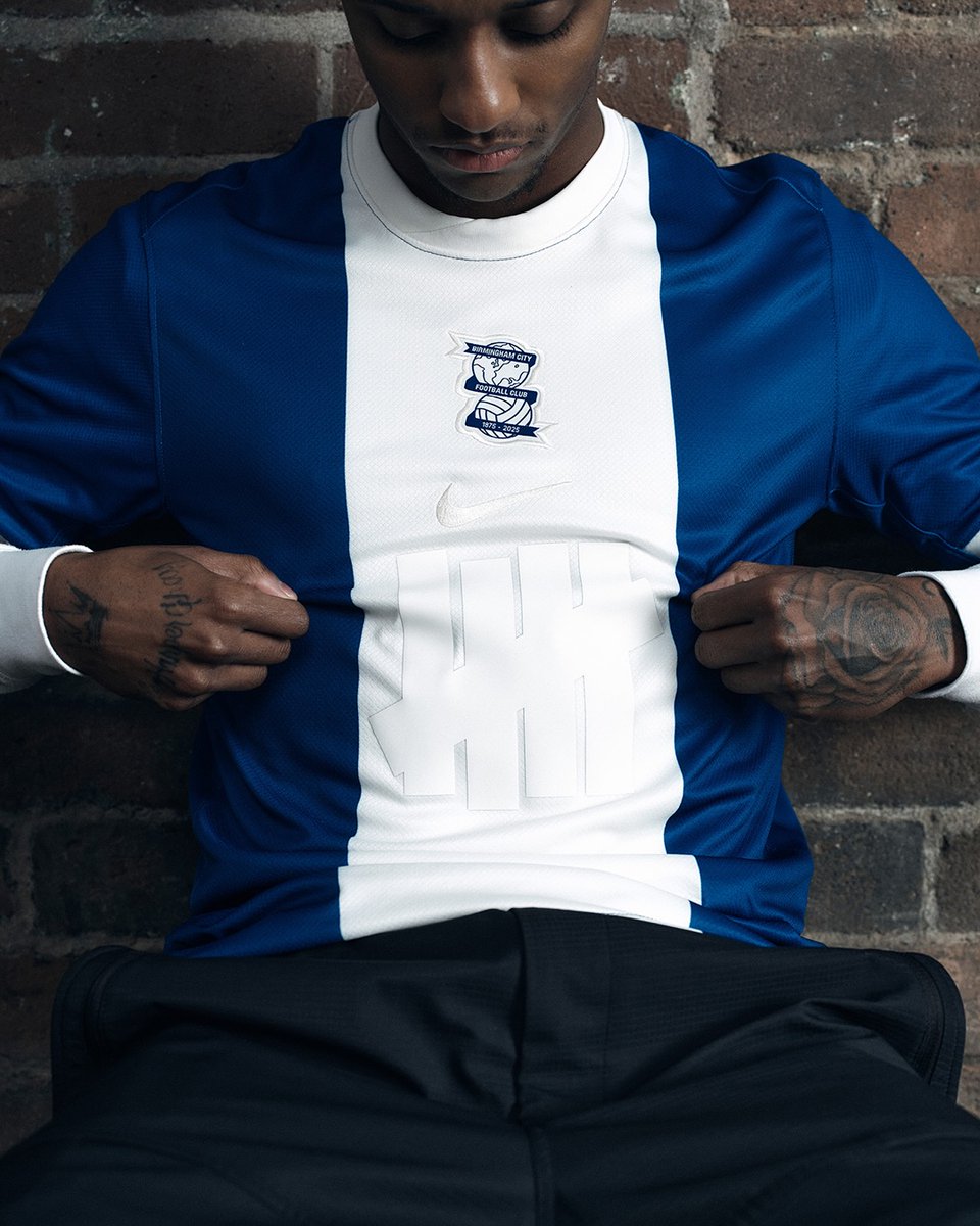 _PointDePenalty's tweet photo. Le nouveau maillot Birmingham City pour les 150 ans du club il est bien frais https://t.co/tkcTWdW7A3