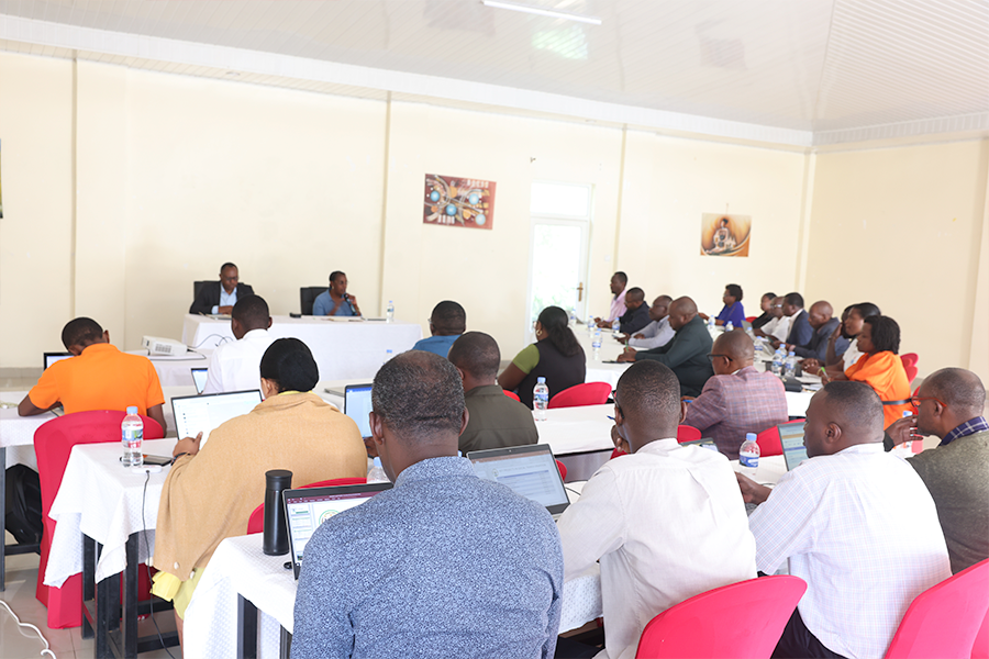 Kuri uyu wa gatanu Abayobozi b'Akarere bahuye n'abafatanyabikorwa hagamijwe kurebera hamwe uruhare rwabo mu ishyirwa mu bikorwa rya gahunda y'imyaka 5 y'Iterambere ry'Akarere (DDS) mu nkingi y'ubukungu <a href="/RwandaLocalGov/">Ministry of Local Government | Rwanda</a>,<a href="/gahundemaurice/">Maurice Mugabowagahunde</a>,<a href="/D_Aimable/">Aimable Dusabirane</a>,<a href="/Jmukanyirigira/">Mukanyirigira Judith</a>,<a href="/RugerinyangeT/">Rugerinyange Theones</a>