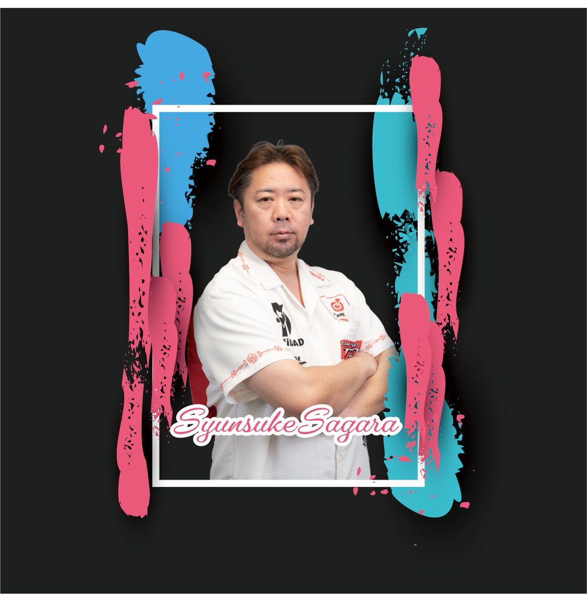 Pro_Formar's tweet photo. 【PERFECTスポンサー新規契約選手についてのお知らせ】
2026年度より新たな選手として以下選手と契約いたしましたことをお知らせいたします。

・城野 弘樹選手(@H_JOHN_TRINIDAD)
・竹本 吉伸選手(@perfect_ryukyu)
・相良 俊介選手(@sagarasyunsuke)

これからのProFormarにぜひご期待ください！

#ProFormar
#ダーツユニフォーム
#PERFECT
#ダーツ