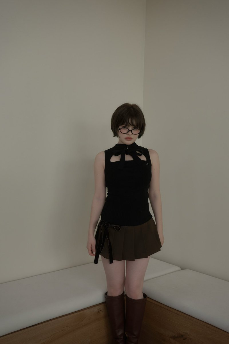 Violet ribbon tops color white/black ¥11,000-tax in 編み立てて花柄