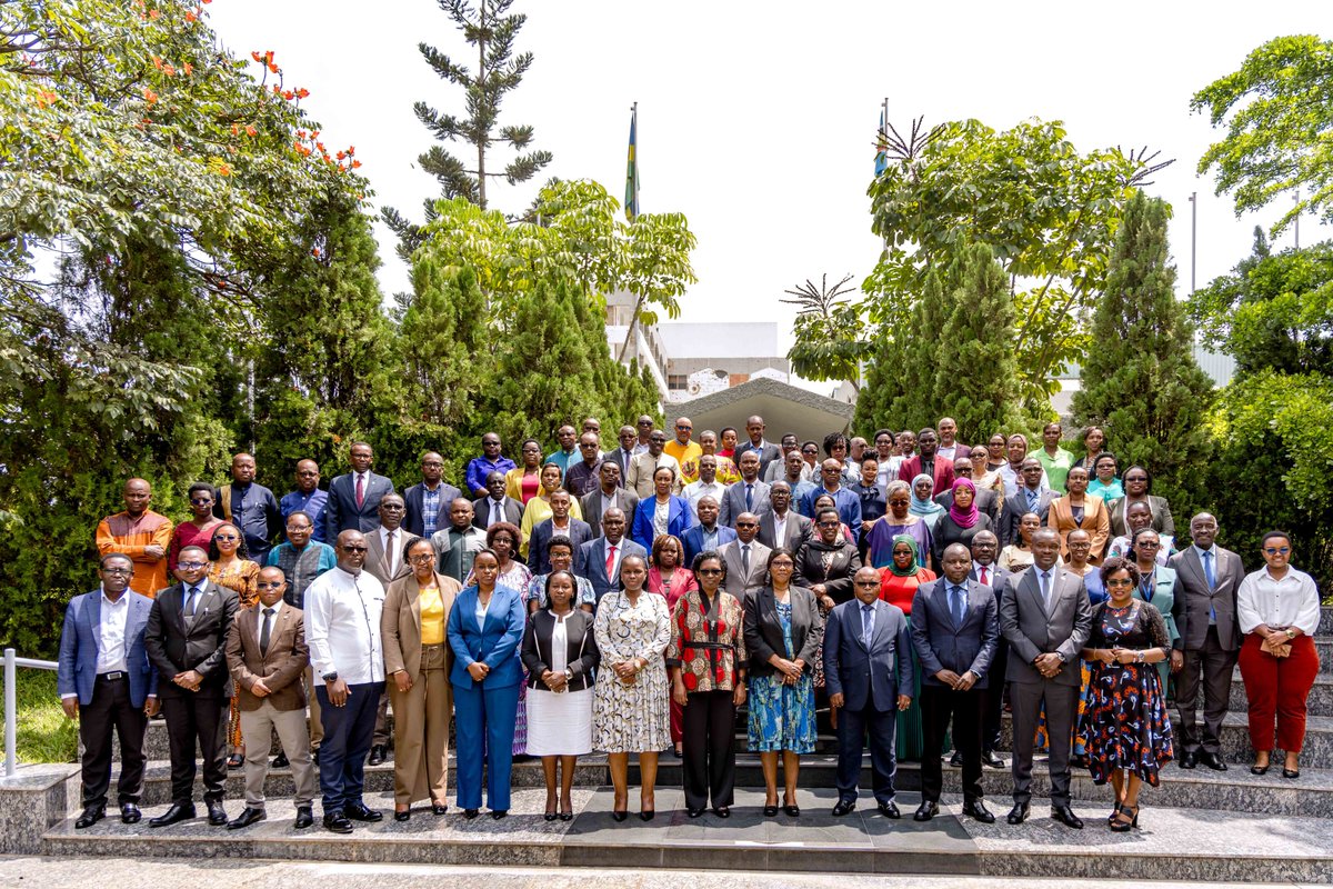 FAORwanda's tweet image. Today at the Parliament of Rwanda,@FAORwanda reaffirmed its commitment to achieving #ZeroHunger. 

With 83% of households now food-secure, sustained legislative leadership remains essential to address remaining vulnerabilities &amp;amp; strengthen resilient, inclusive #AgrifoodSystems.