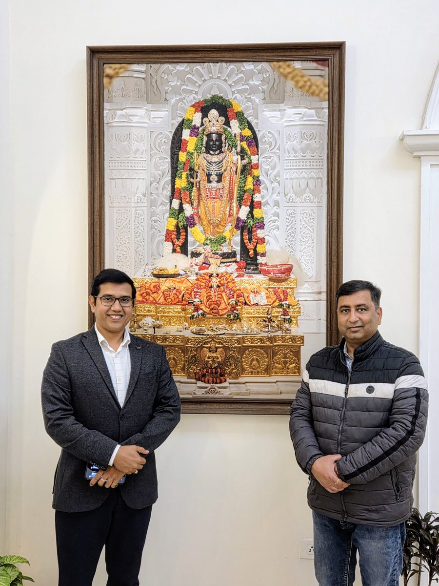 Ashish_Chhapria's tweet image. #मंडलायुक्त #अयोध्या श्री राजेश कुमार जी #IAS के साथ उनके निवास स्थान पर एक स्नेहिल मुलाकात