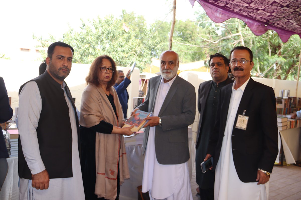 Prominent scholar Dr. Fatima Hassan gifted books to Vice Chancellor Prof. Dr. Abdul Razzaq Sabir at the 10th Gwadar Book Festival 2026 (Sayad Saal), highlighting the spirit of knowledge-sharing and literary appreciation.
#GwadarBookFestival2026 #SayadSaal