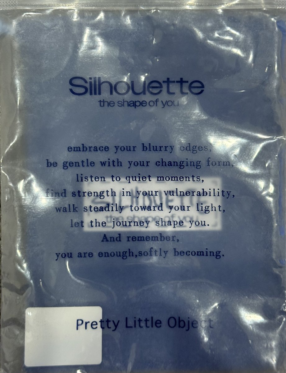 โอบกอดความไม่ชัดเจนของตัวเอง
ค่อยๆเปลี่ยนแปลงอย่างอ่อนโยน
รับฟังช่วงเวลาที่เงียบ
หาความแข็งแกร่งในความเปราะบาง
ก้าวเดินอย่างมั่นคงสู่แสงสว่าง
ปล่อยให้การเดินทางค่อยๆ หล่อหลอม

และจงจำไว้ 
คุณดีพอในแบบที่คุณเป็น และกำลังเติบโตอย่างอ่อนโยน

คุณมาร์ค🥺🤍
#MarkTuan  <a href="/marktuan/">Mark Tuan</a>