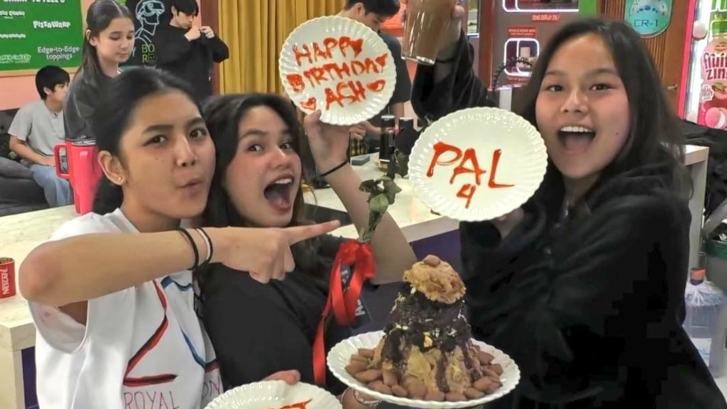 frenczyxxx's tweet image. series sana na magkakasama ang pal/lap girliess ko after pbb. want ko makita silang tatlo sa iisang movie/teleserye or kahit ano basta magkasama silang tatlo

FREDelicious LUTOni CESS
#FredCess