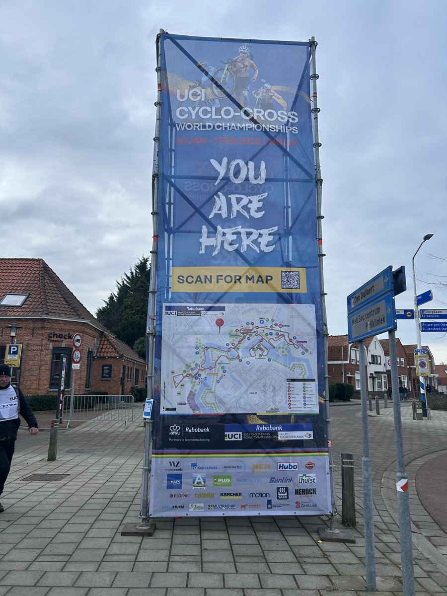 The quiet before the storm in #Hulst2026 .
A stunning backdrop and firm conditions for fast racing <a href="/Cyclingnewsfeed/">Cyclingnews</a>