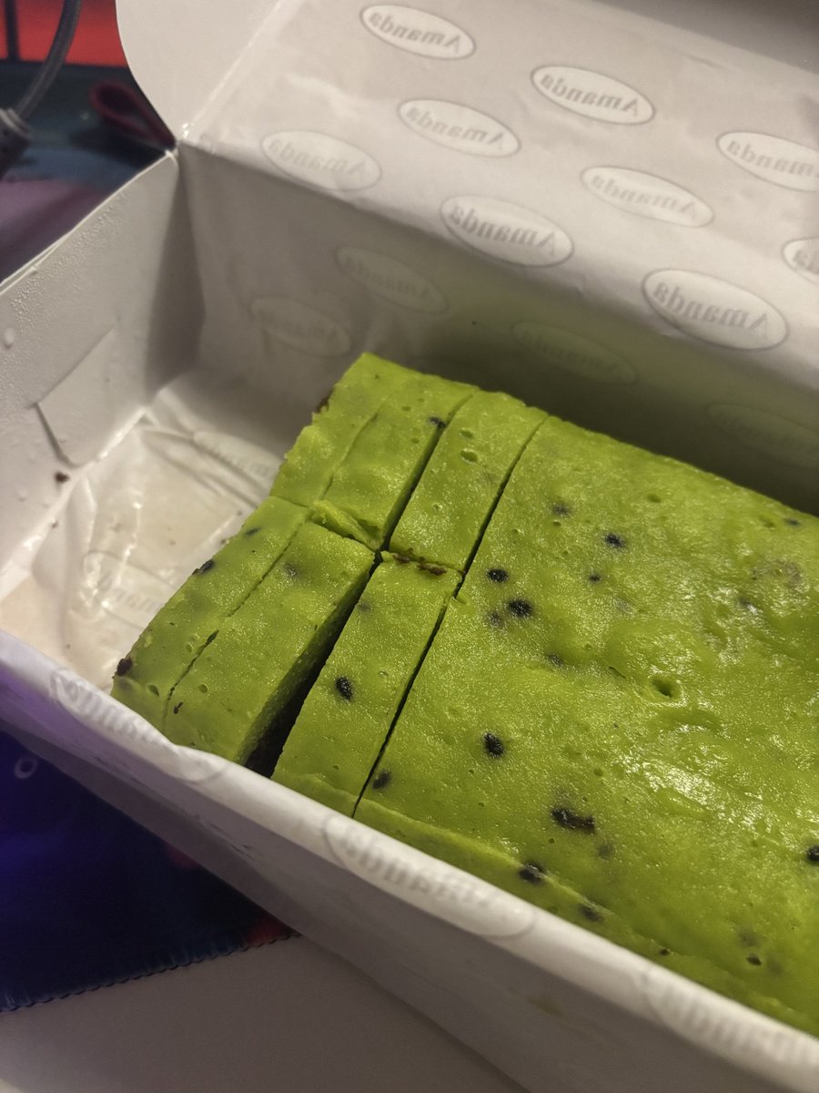 SolaceAmerta's tweet photo. marketing sosmednya bagus, udah 7-8 tahun ga beli amanda jadi beli lagi wkwk

paling suka yg sarikaya pandan 🤤 https://t.co/d4OzaAlp1e