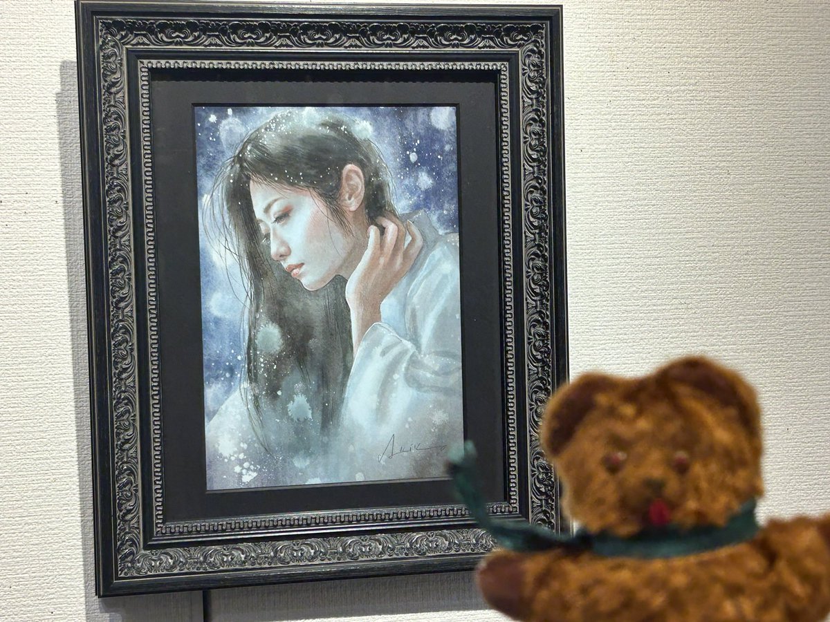 どれもみずみずしく、美しい女性の水彩画。そして私は額装も見るのが