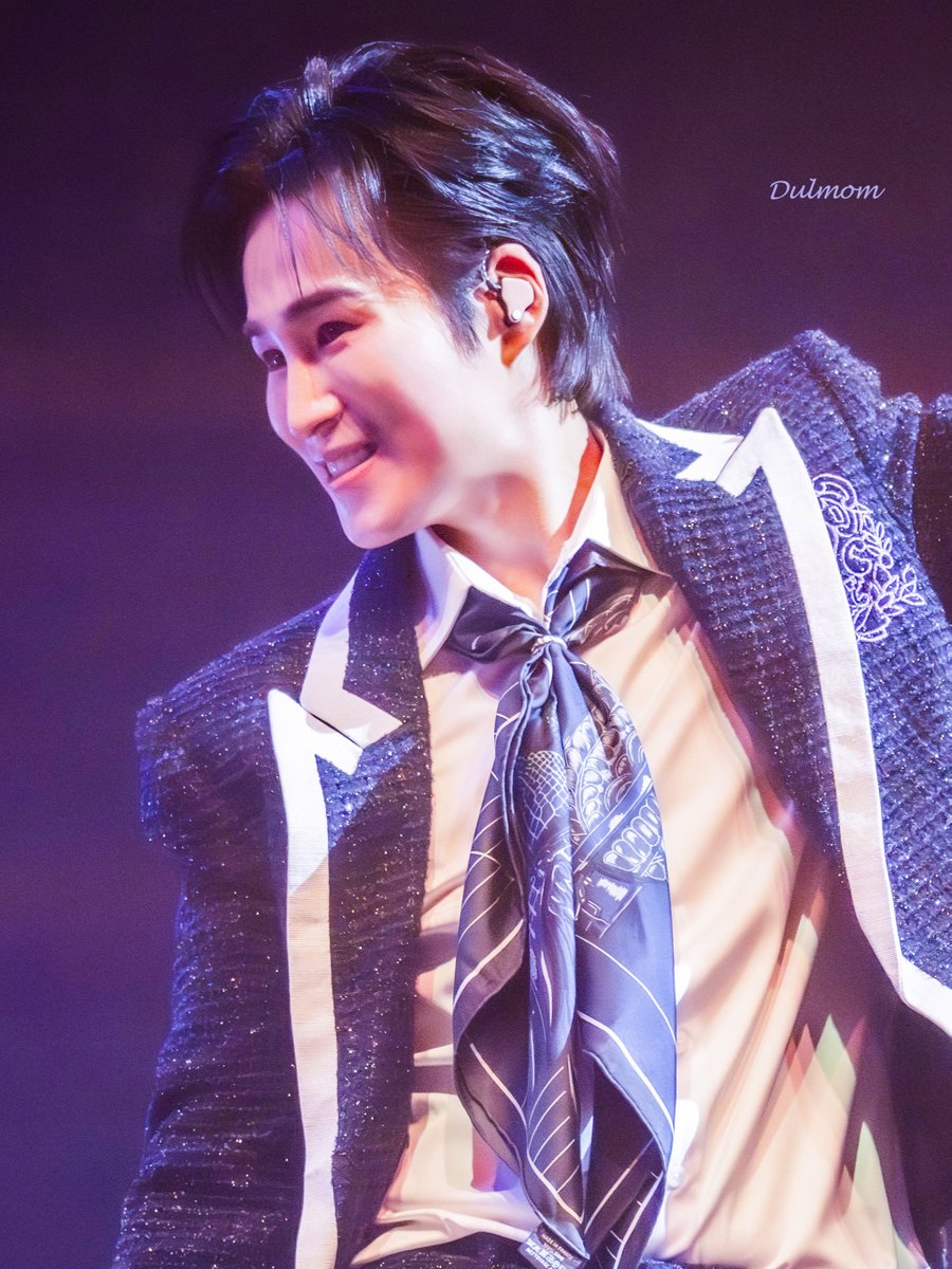 방향이 반대여서인지

왼쪽 얼굴샷은 완죤히 소년미 뿜뿜임당😆☺️

#김희재 #金熙栽 #KHJ #kimheejae
#희열 #熙熱 #서울앵콘 #올림픽홀