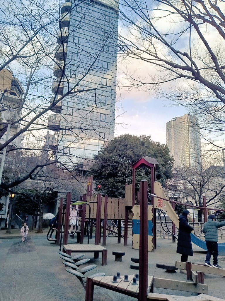 asyncms's tweet image. インフルと父の葬式で6日も休んでしまいましたが、今夜から仕事再開しています