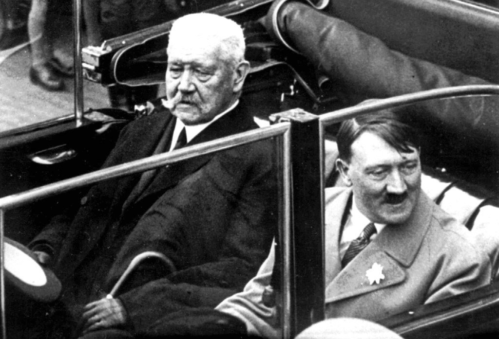 30 de enero de 1933. Adolf Hitler se convierte en Canciller de Alemania.

Hace 93 años comenzó el periodo de mayor progreso político,económico y social para Alemania, y la esperanza de los pueblos europeos de librarse de la tiranía plutocratica.
