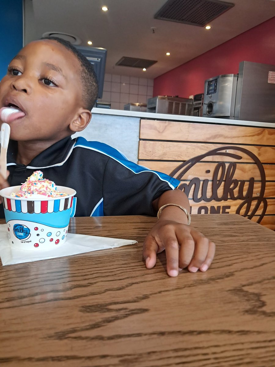 NathiSibiya8's tweet image. After school Ice cream date 📅