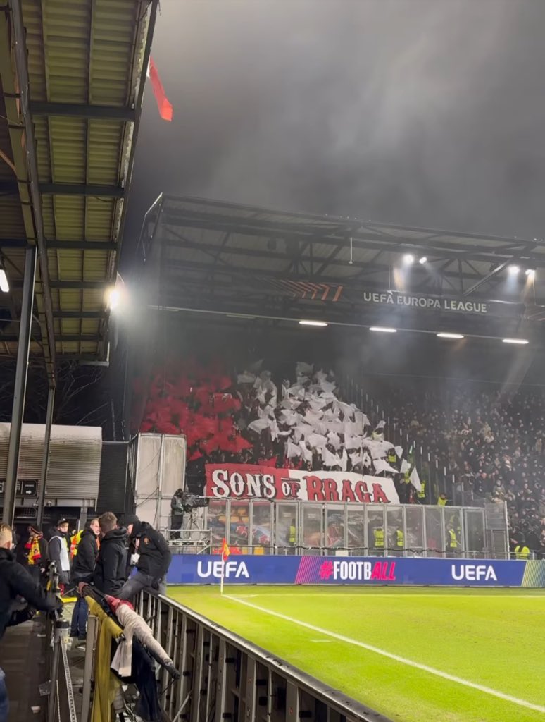 bragaul92's tweet photo. Únicos em Portugal! Sons of Braga 🔴⚪ https://t.co/1VdnhVvsax