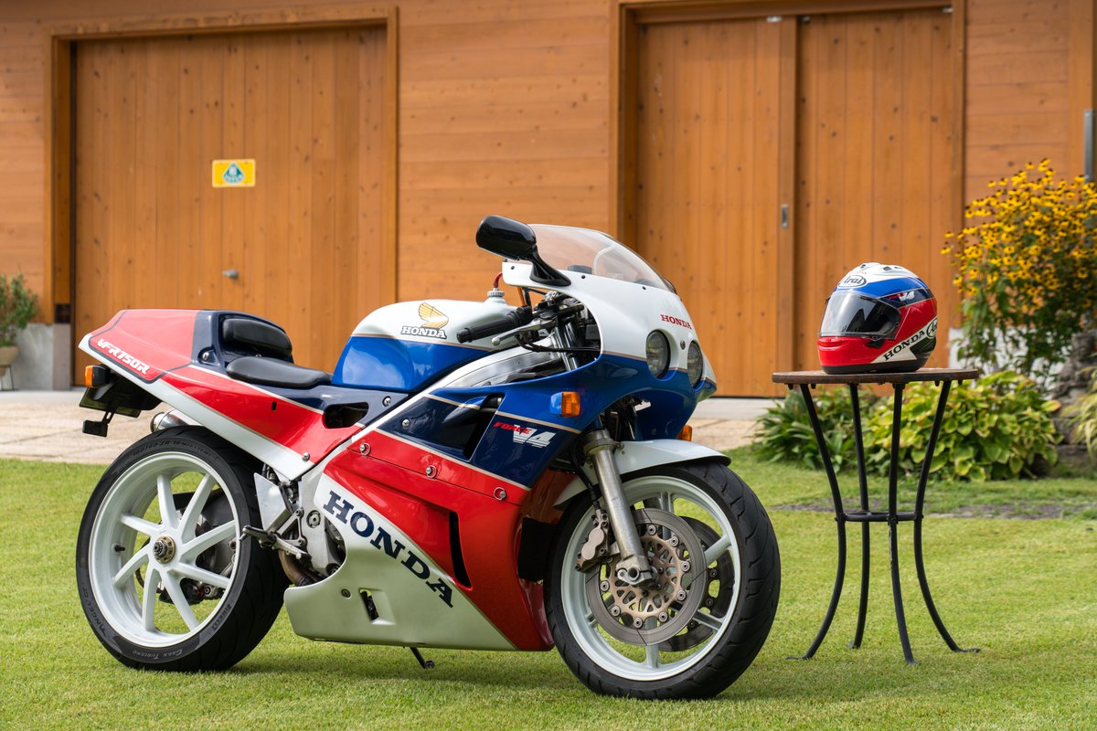 バイクとヘルメット