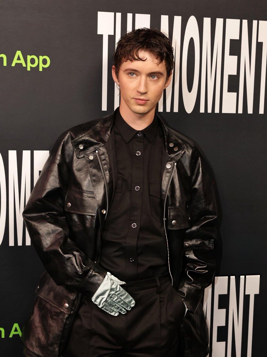 Info Troye tweet media