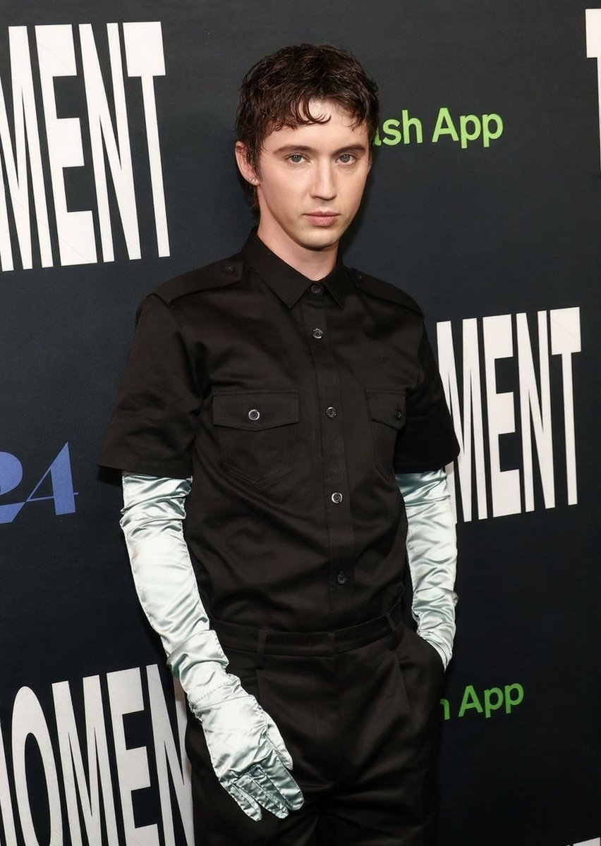 Info Troye tweet media