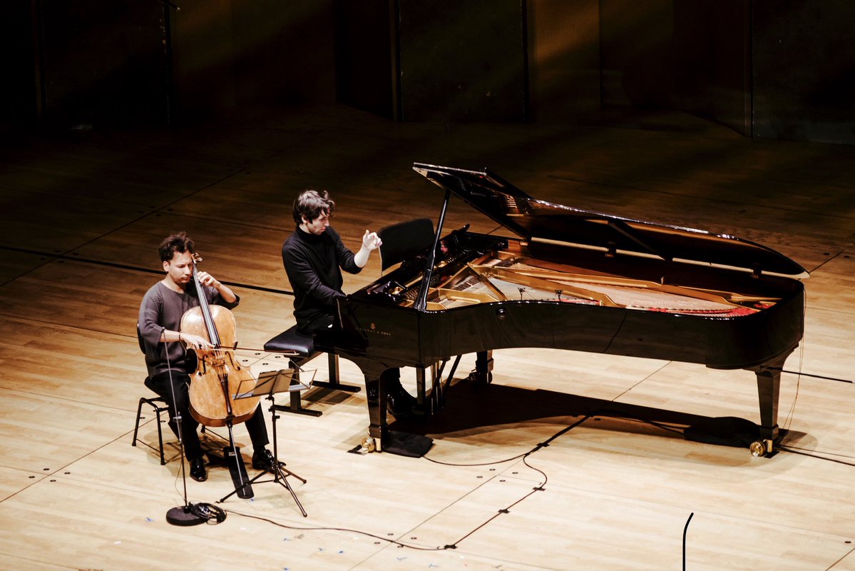 Edgar Moreau tweet media