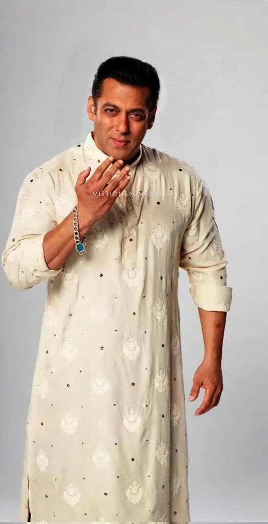 BasmaAdel480's tweet image. “Jumma Mubarak, Salman Khan ❤️
May Allah bless you with mercy, peace, good health, and continued success. May your life always be a source of happiness for millions. Ameen 🤲
From a fan in Egypt 🇪🇬🤝🇮🇳
#SalmanKhan #JummaMubarak #BeingHuman”
@BeingSalmanKhan