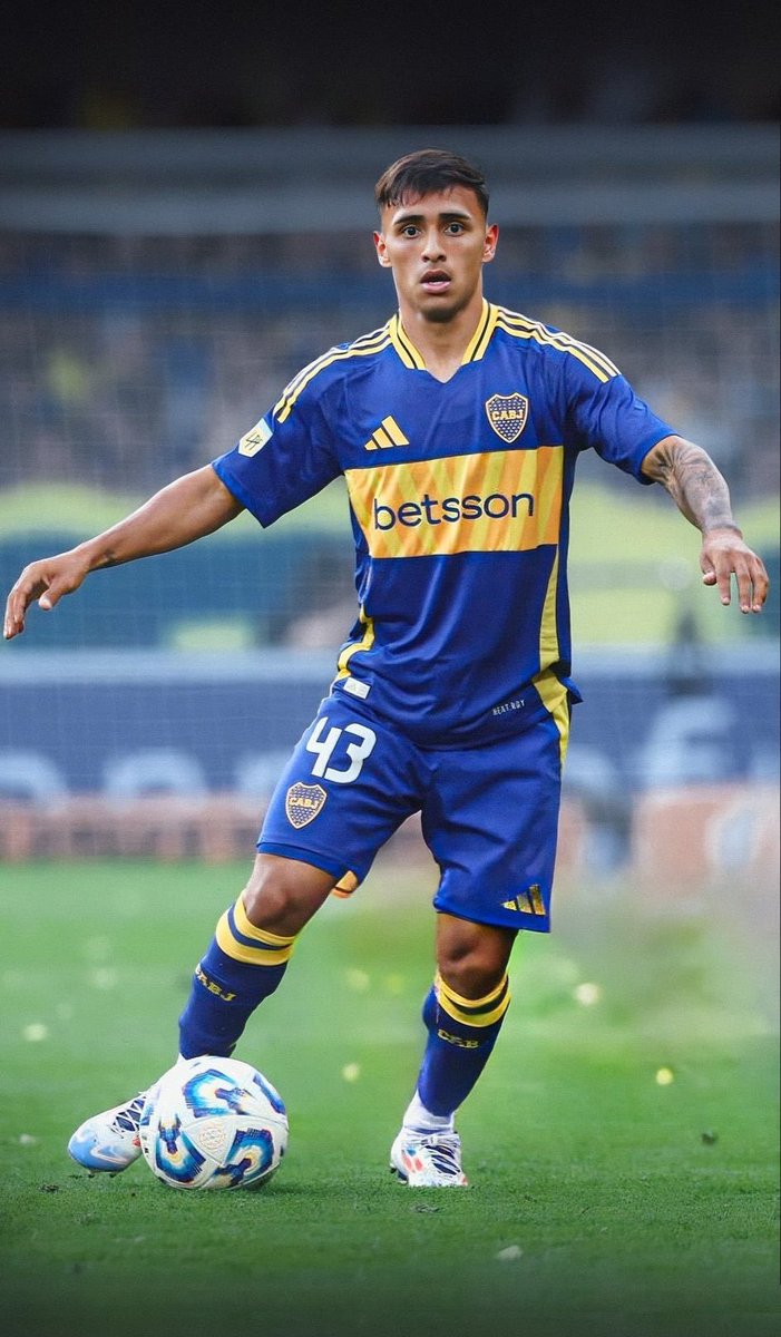 Hasta puedo llegar a entender que juegue Belmonte y no Delgado a través del argumento de la posición y las características de cada uno.

Ahora, muchos decían que Paredes con Delgado jugaba mal. Y en los últimos partidos en los que se cuestionó a Paredes, no estuvo Delgado.