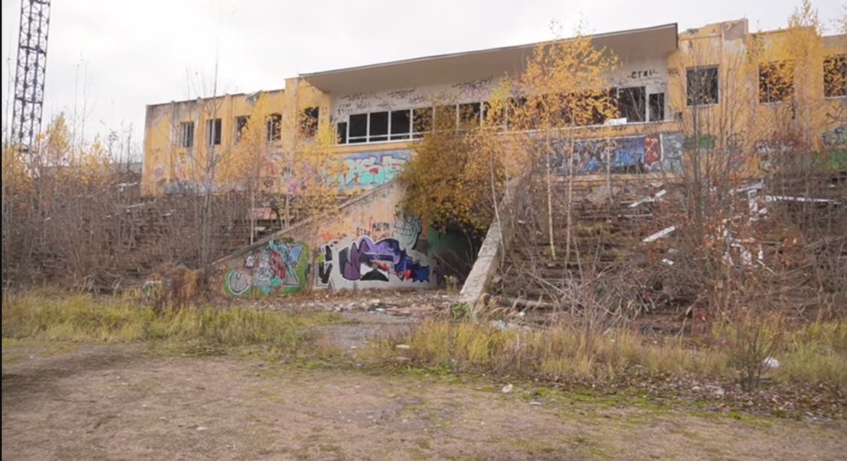 Анна на шее tweet media