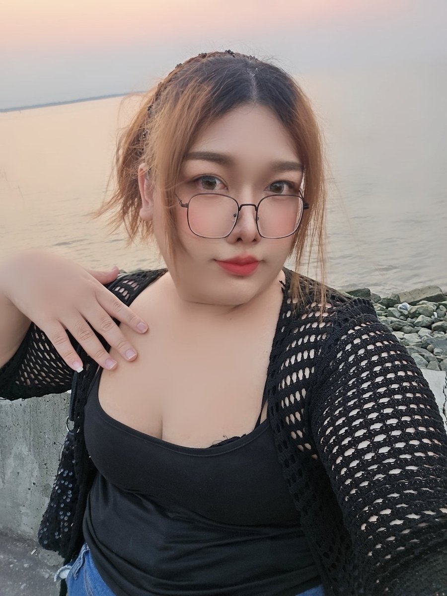 มาตอนเย็นๆก็สวยเหมือนกันนะ 🥰
#บางแสน2 #ริมเลบางปู #นิคมบางปู 
#สมุทรปราการ #แพรกษา #บางปู #ปากน้ำ