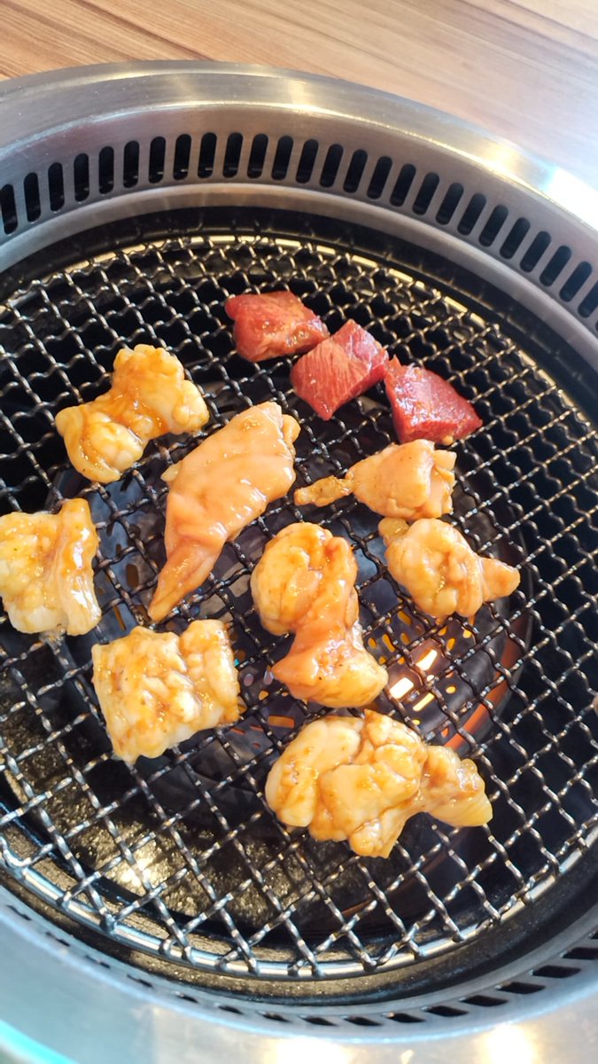 ComJasu's tweet image. 今日のお昼は
山形市浜崎の
#hana火 さんで
#ホルモンランチ
#1人焼肉
インスタの広告価格で
たったの¥880!?
ご馳走様でしたっ！🙌
大変美味しかったです！
激安で驚きでした。
贅沢ランチに満足でした！🙌