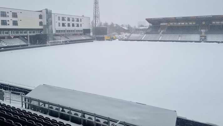 Tripletista04's tweet image. Spareggio coi #salmonari a -20 su campo sintetico per spaccarsi per bene. 

Possibile incrocio con #guardiola che con noi si caga in mano e ci tocca andare avanti.

Non ci meritiamo questa vita. #percorsi