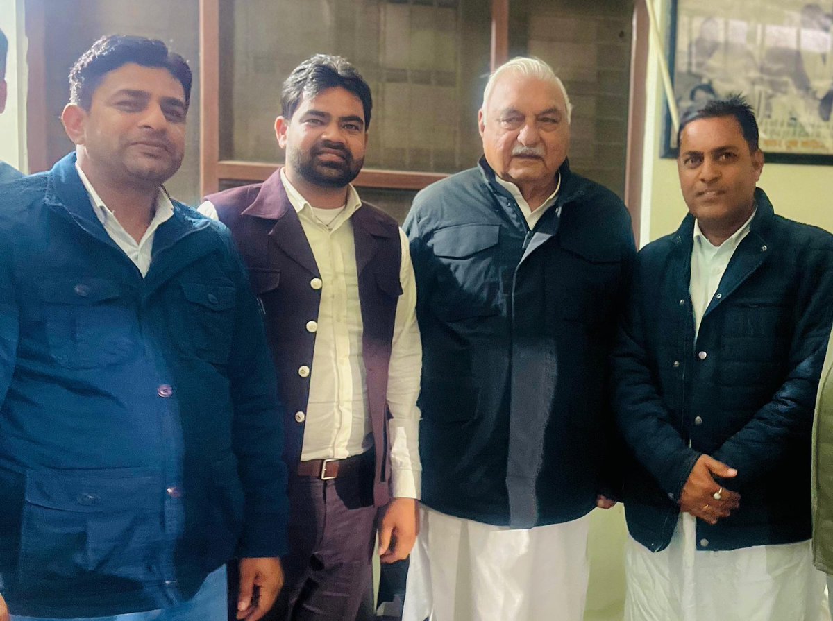 SurenderSutharS's tweet photo. बीते दिन हरियाणा के पूर्व मुख्यमंत्री व नेता विपक्ष चौ भूपेंद्र सिंहजी हुडडा व लोकप्रिय युवा नेता रोहतक सांसद भाई दीपेंद्र सिंहजी हुडडा से उनके दिल्ली आवास पर भेंट करते हुए क्षेत्र में फैली नशे जैसी अनेक समस्याओं से अवगत करवाते हुए विभिन्न सामाजिक व राजनीतिक मुद्दों पर चर्चा हुई। https://t.co/3i3qqTjRk4