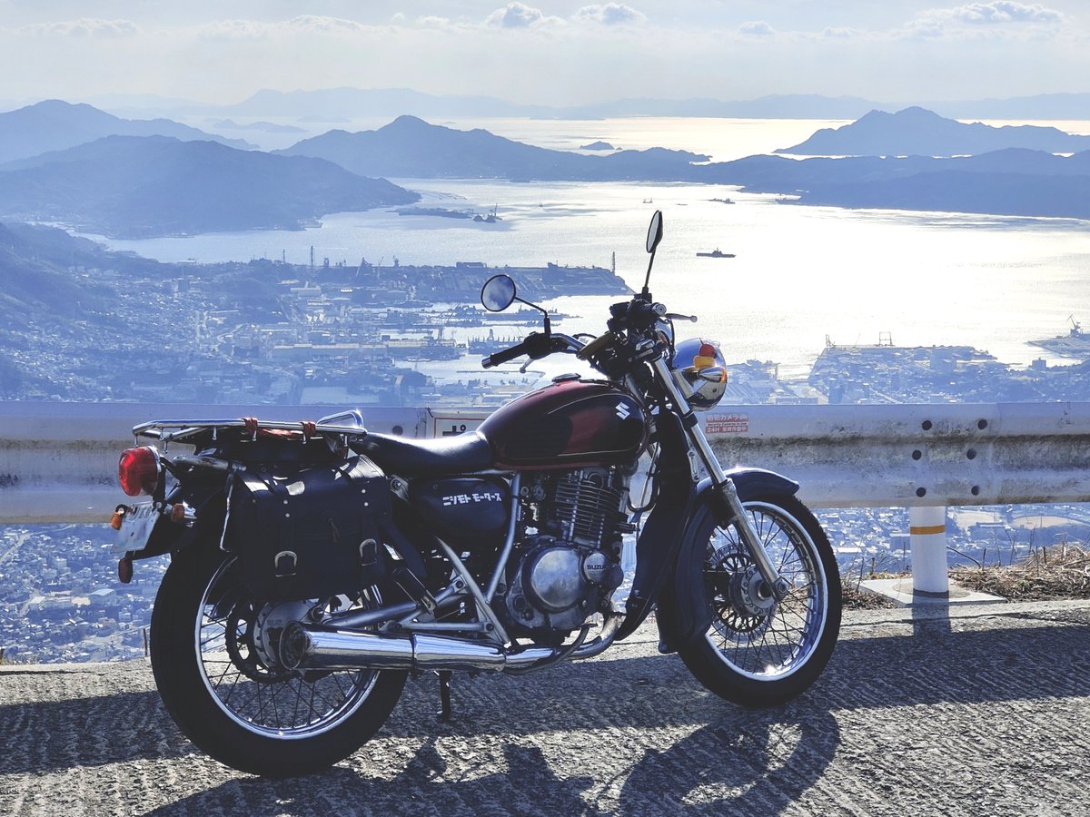 satake02type1's tweet photo. 名前:さたけ(仮名)
住み:うどん県
年齢:19歳と1xxヵ月
愛車:ST250E×2、CG125×2、YB125E-Ⅱ、カブ110 
好き:国道起点⇔終点ツーリング、うどん屋巡り、ダム巡り
一言:今年は何処へ走り行こうかしら🤔
千里浜も走りたいし、キャンツーもやりたい🛵💨

#バイク乗りとして軽く自己紹介 https://t.co/S7cptlmdAv