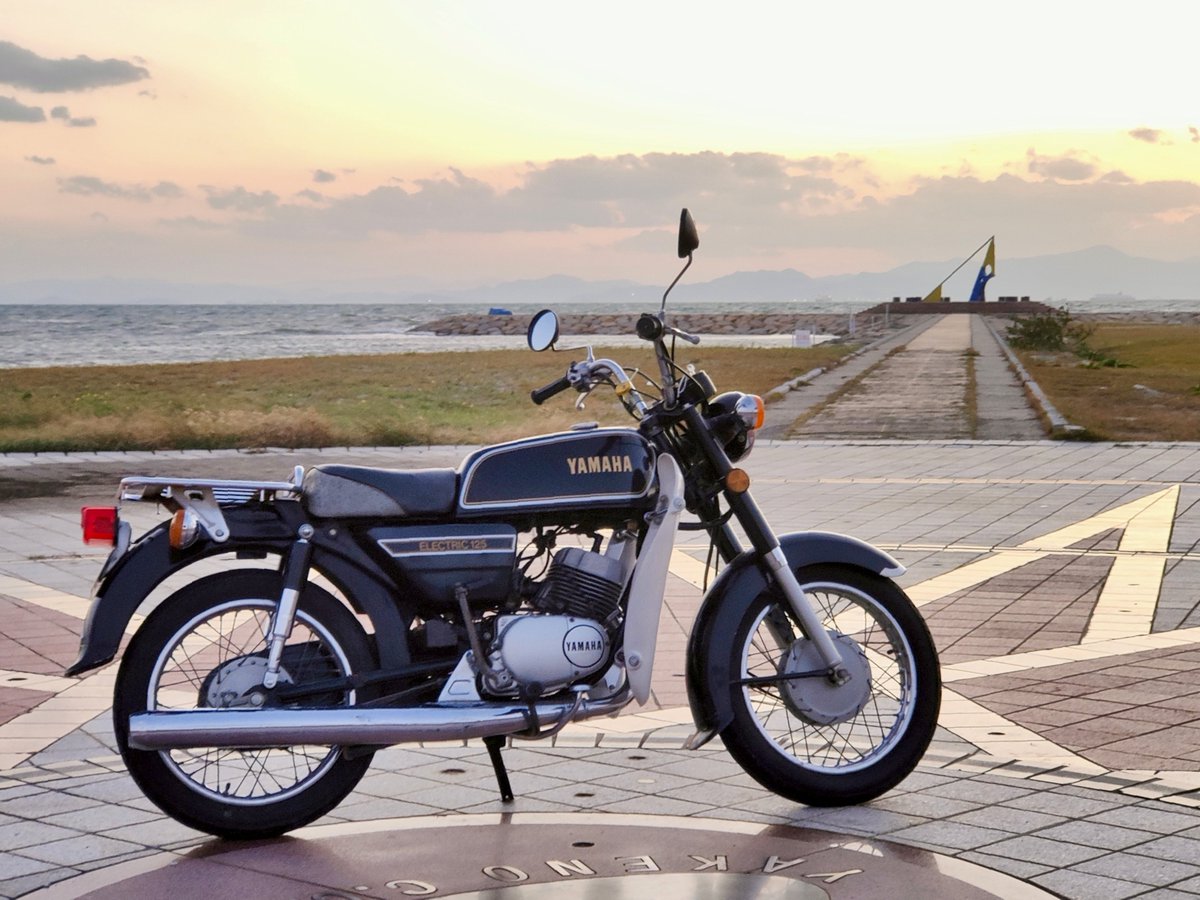 satake02type1's tweet photo. 名前:さたけ(仮名)
住み:うどん県
年齢:19歳と1xxヵ月
愛車:ST250E×2、CG125×2、YB125E-Ⅱ、カブ110 
好き:国道起点⇔終点ツーリング、うどん屋巡り、ダム巡り
一言:今年は何処へ走り行こうかしら🤔
千里浜も走りたいし、キャンツーもやりたい🛵💨

#バイク乗りとして軽く自己紹介 https://t.co/S7cptlmdAv