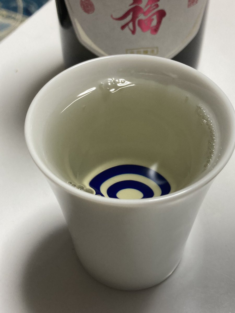 tsuki75percent's tweet photo. 今日も今日とてコラボ石川酒
鶴野酒造さん、福光屋さんコラボの鶴と福で鶏寄せ鍋

福光屋さんの加賀鳶は飲んでたけど鶴野酒造さんは勉強不足で……
こちらも能登の地震で色々あっての共同醸造

金沢移住に向けて石川のお酒をもっともっと楽しまねば

#鶴野酒造
#福光屋
#鶴と福 https://t.co/2JCGJCLLN7