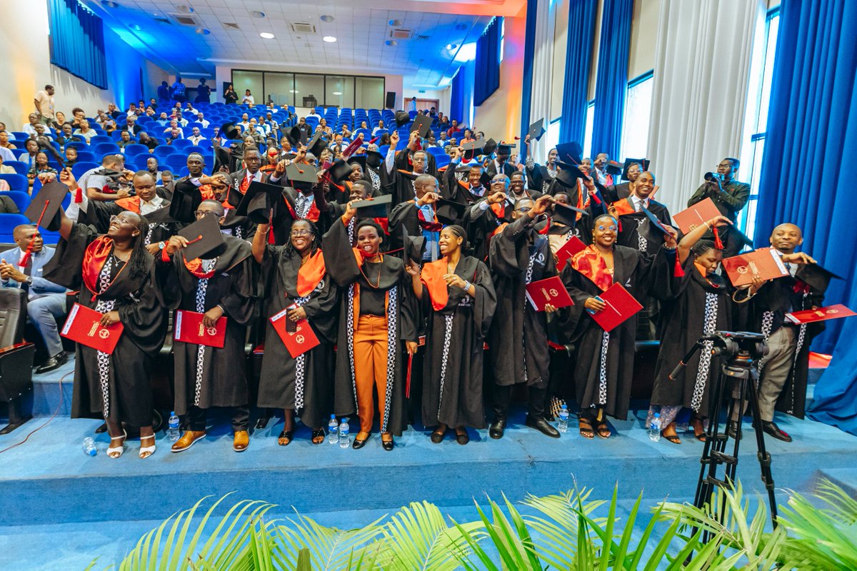 statisticsRW's tweet photo. 🎓 Graduation Day 

After more than six months of intensive learning and hands-on training, the 1st cohort of the #DSCBI program, composed of 41 public sector professionals, has been certified in data science.

In his opening remarks, our Head of Corporate Services Division @DavidNKUSI  highlighted the importance of the initiative, reflecting the strong and growing partnership among institutions and a shared commitment to advancing data science skills and promoting evidence-based decision-making across government.
#DataScience