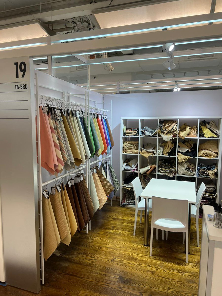 tabruspa's tweet photo. #LineapelleNY @lineapellefair Summer 27 Trends #TaBru https://t.co/XDXUKe6thc