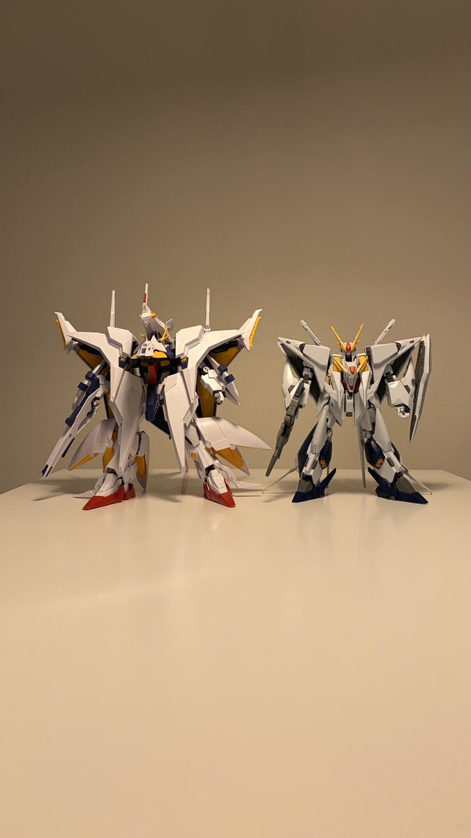 どちらかと言えば“ Ξ ”かな “ペーネロペー”は小説版のデザインの方が