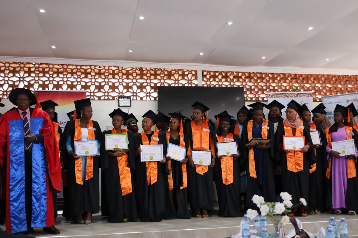 LogoseJovia's tweet photo. A new year that is 2026.

Yesterday l merged one of the 🎓 graduands of the Capital Solutions Limited under the #WIGOI project 2025.

A big big thank you and appreciations to Capital Solutions. 
#CapitalSolutions 
#WIGOI 
#Egret https://t.co/146eFHwyPC