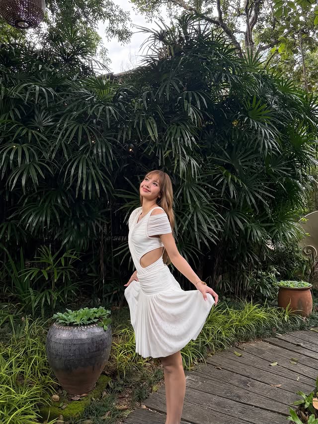 เบื้องหลัง Amazing Thailand สวยละมุนมากค้าบ เดรสขาวตัดกับทุ่งนาธรรมชาติมาก แฟรี่ตัวน้อย 

#AmazingThailandxLISA
#AmazingThailandExclusiveNight
#FeelAllTheFeelings