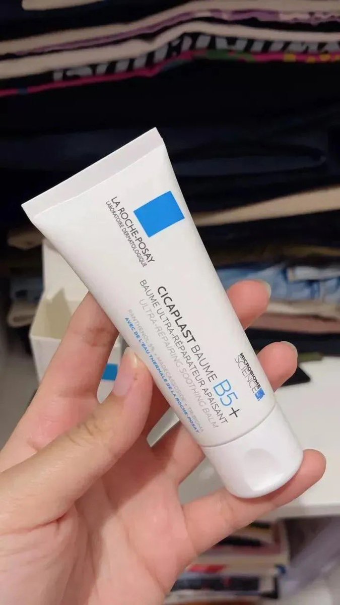 SUMPAH NYESEK BANGET DI UMUR 29 BARU TAU BASIC SKINCARE DARI DR. TOMPI HASILNYA GONG BGT!😭

Facial wash: Cetaphil
Toner: Finally found you
Serum: d'Alba
Moisturizer: La Roche Posay
Sunscreen: Centella

Habis ini bakal siap glowing effortless ‼️￼