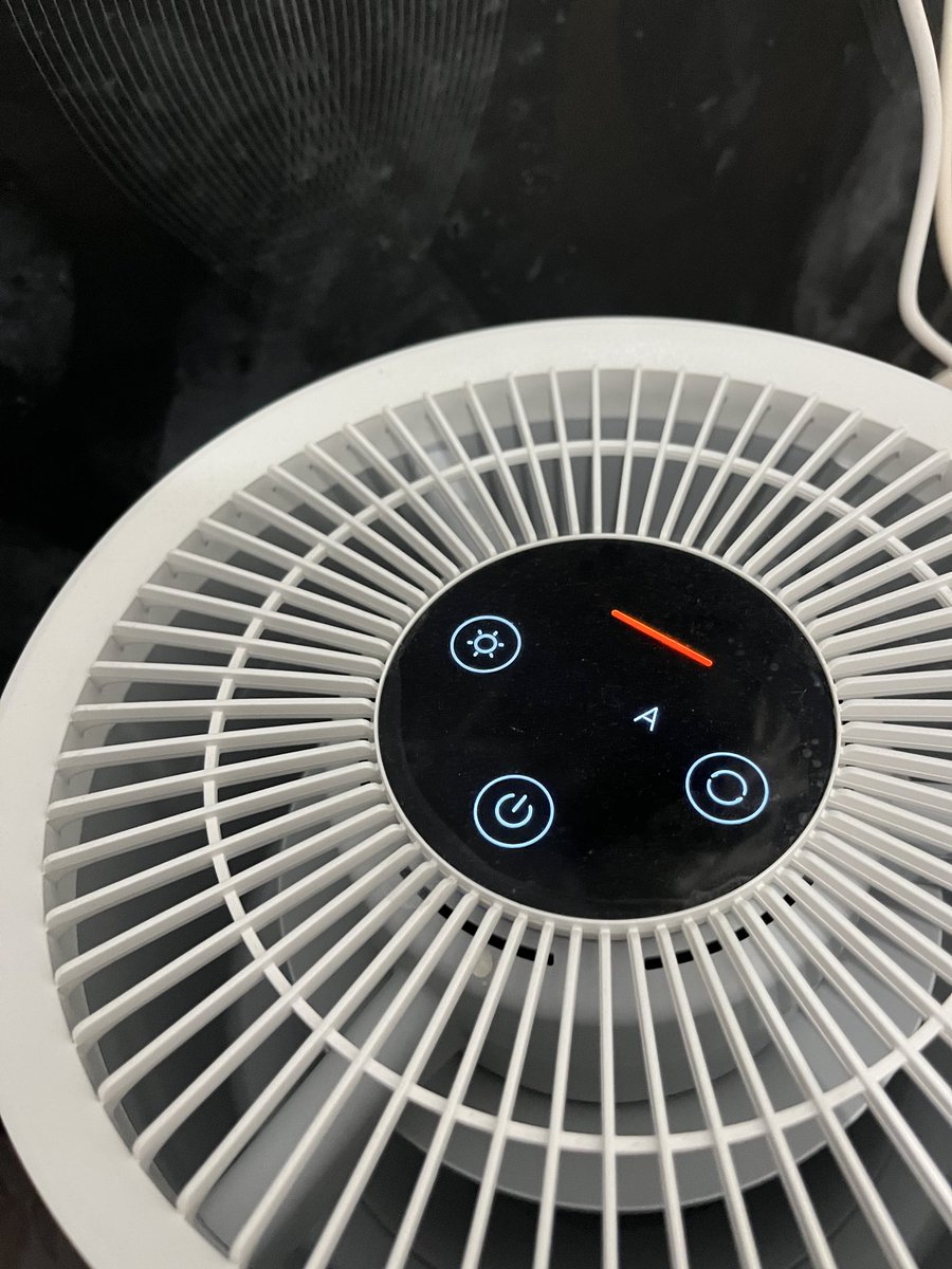 fjrnotme's tweet photo. sampe sekarang air purifier masi merah, emg syalan https://t.co/56RE7zwvtB